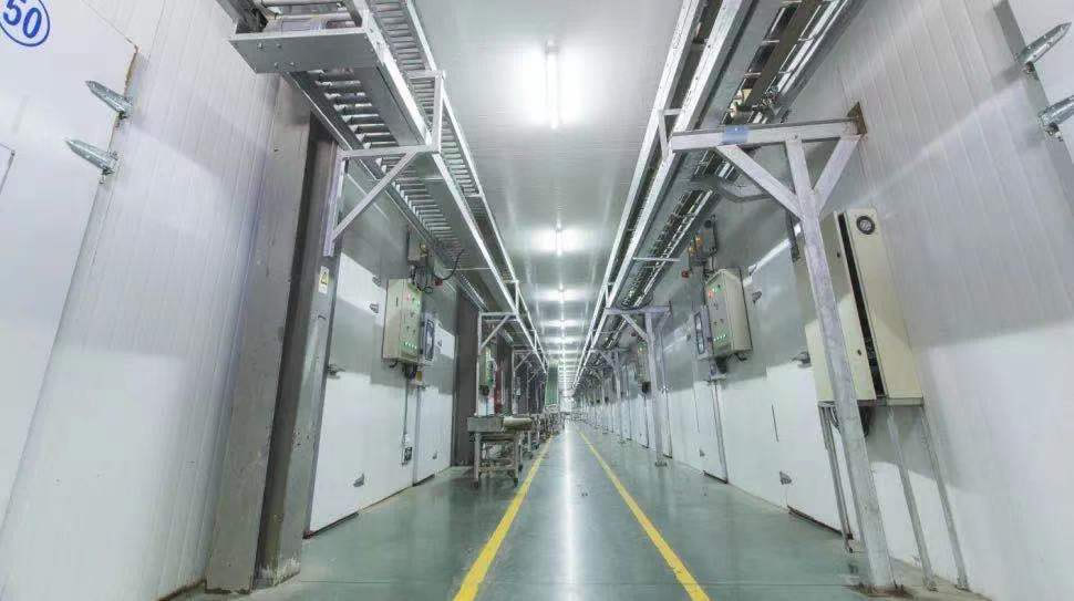 What is the raw material composition and testing of polyurethane board?