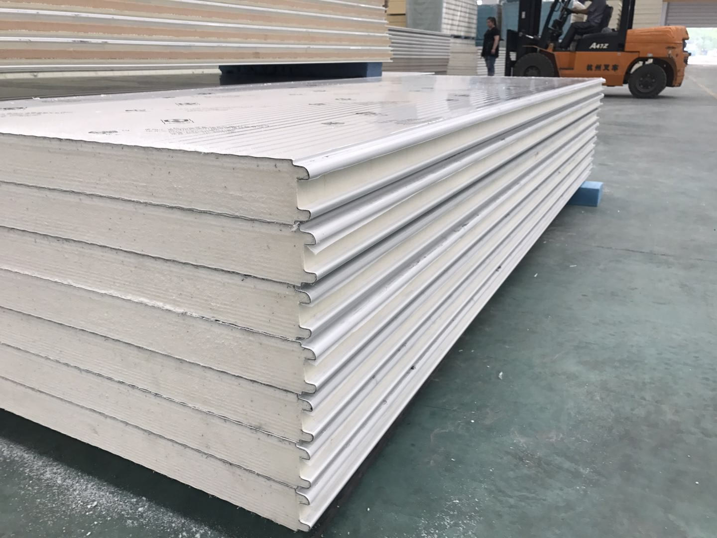  怎么判斷聚氨酯板的質(zhì)量 